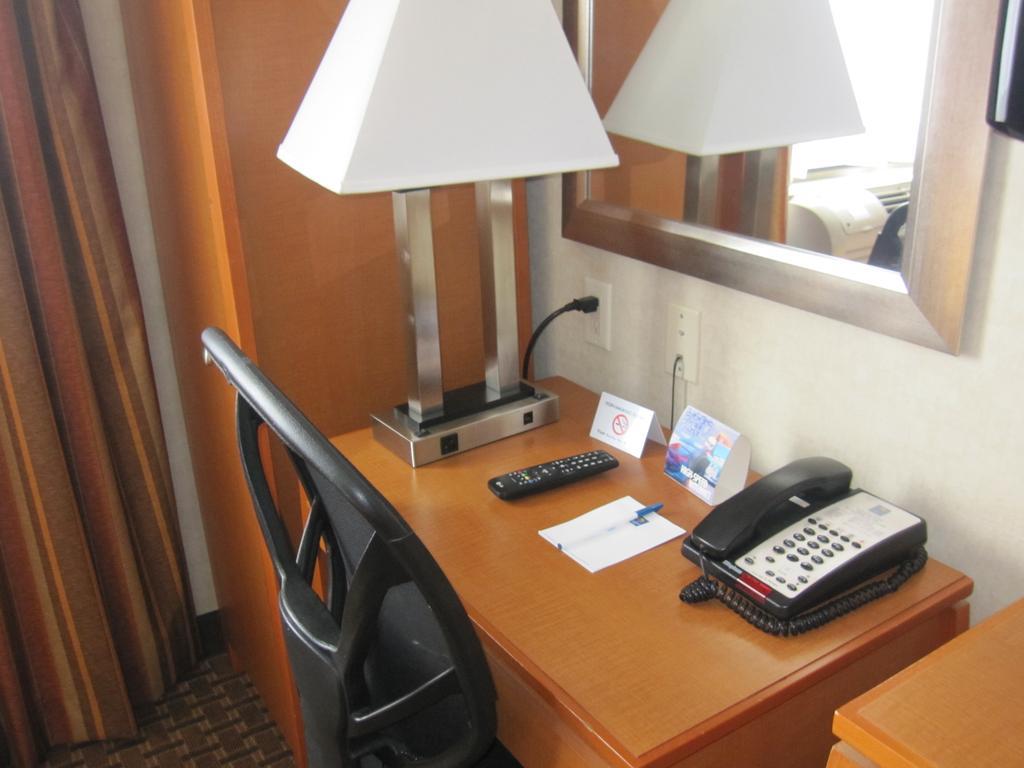 Bellerose Inn Hotel Bellerose