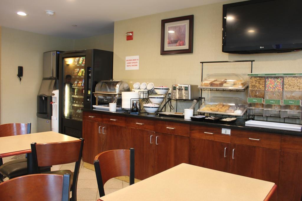 Bellerose Inn Hotel 2*